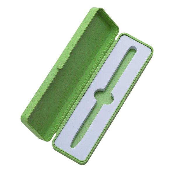 Estojo ecológico em fibra de bambu com acabamento natural e berço de espuma interno para acomodar uma caneta. Produto sustentável, elegante e ideal para compor kits corporativos personalizados. Excelente opção de embalagem para brindes ecológicos empresariais, ações promocionais, eventos e presentes institucionais com foco em responsabilidade ambiental.