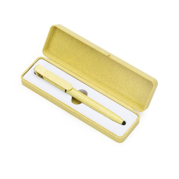 Estojo ecológico em fibra de bambu com acabamento natural e berço de espuma interno para acomodar uma caneta. Produto sustentável, elegante e ideal para compor kits corporativos personalizados. Excelente opção de embalagem para brindes ecológicos empresariais, ações promocionais, eventos e presentes institucionais com foco em responsabilidade ambiental.